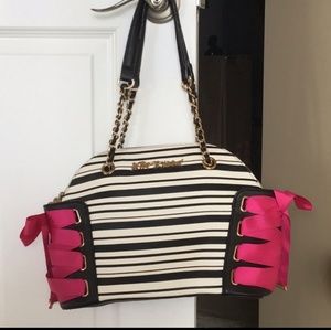 Betsey Johnson shoulder bag. Nwot.